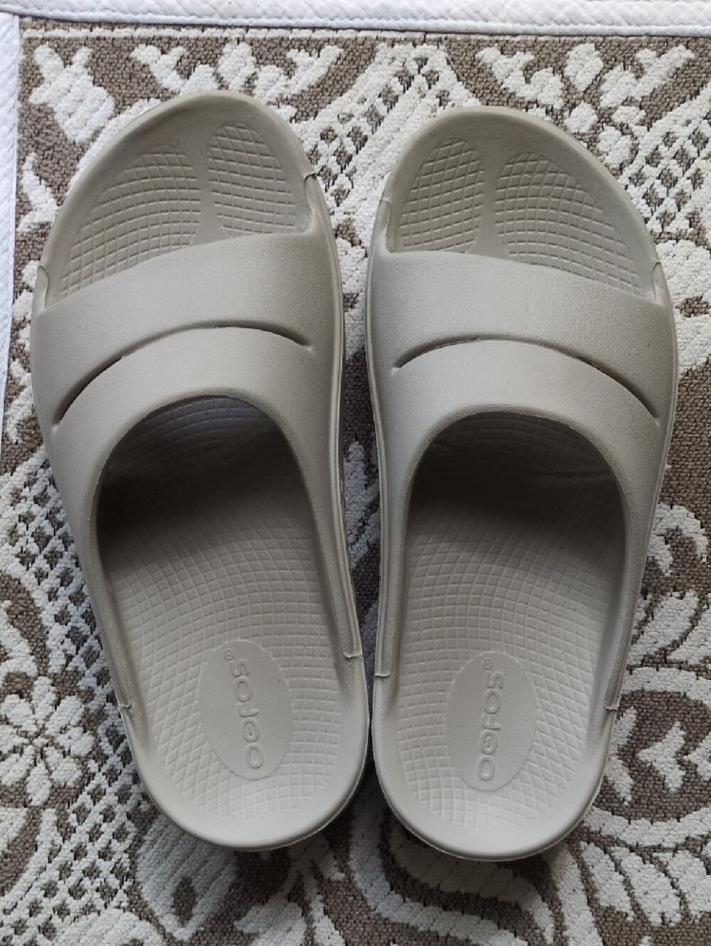 OOFOS Women’s Slide Sandals in Taupe
